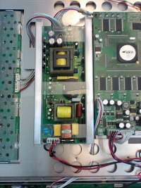 Netzteil-Reparatur an einem TVLogic Broadcast-Monitor